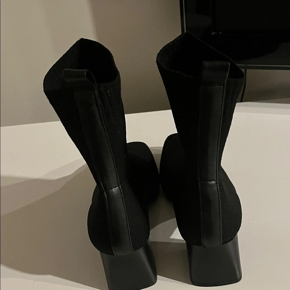 Cushionaire Elegant Black Ankle‎ Knit Boots With Memory Foam  For Women Size 9 W